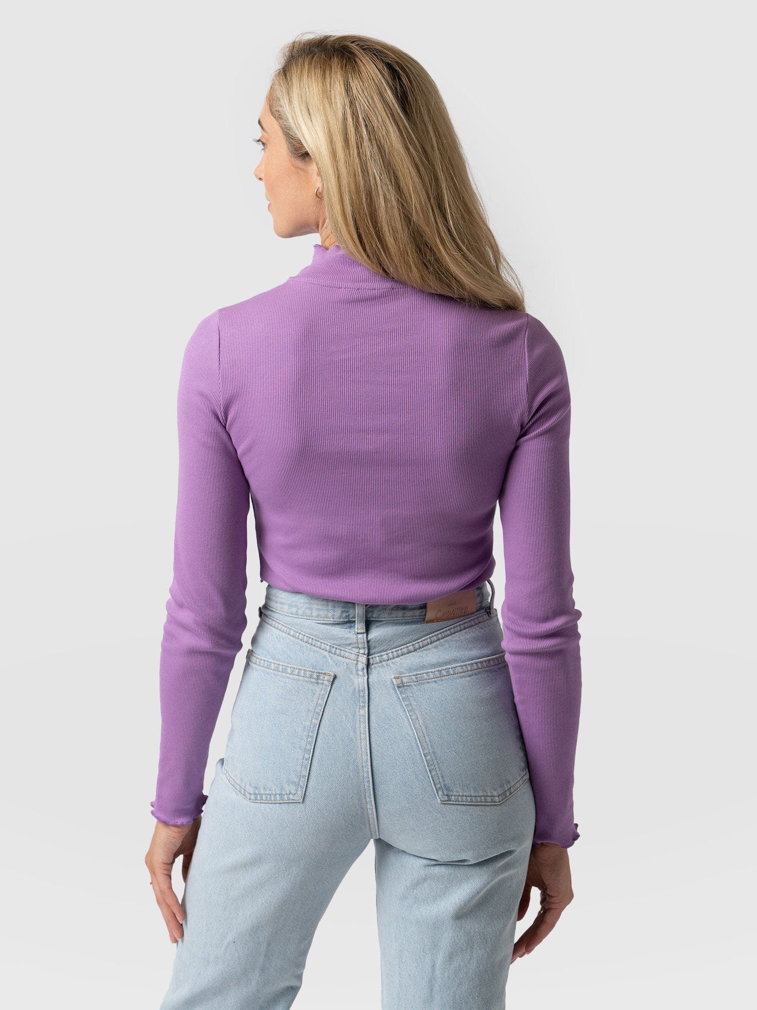 Ruffle Edge Ribbed Top Misty Purple - Women's Tops | Saint + Sofia® EU